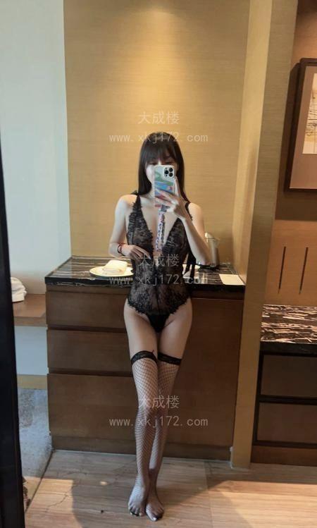 身材苗条气质姐姐