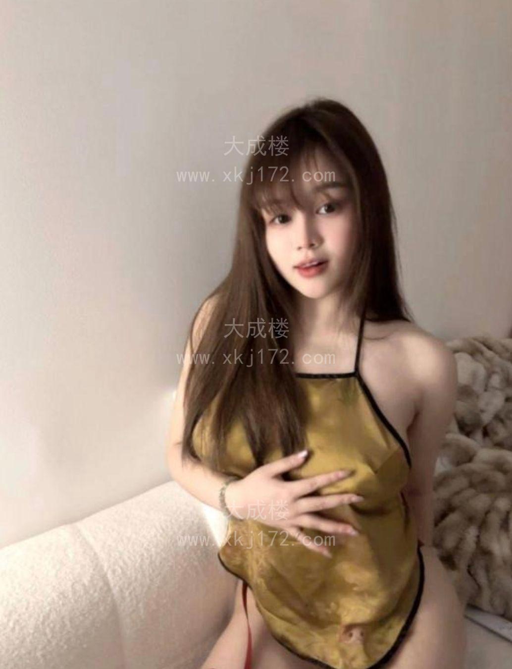 后入年轻大胸嫩妹