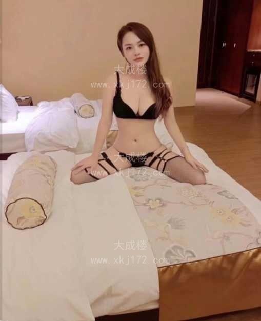 海珠粉嫩少女胸诱惑妞妞