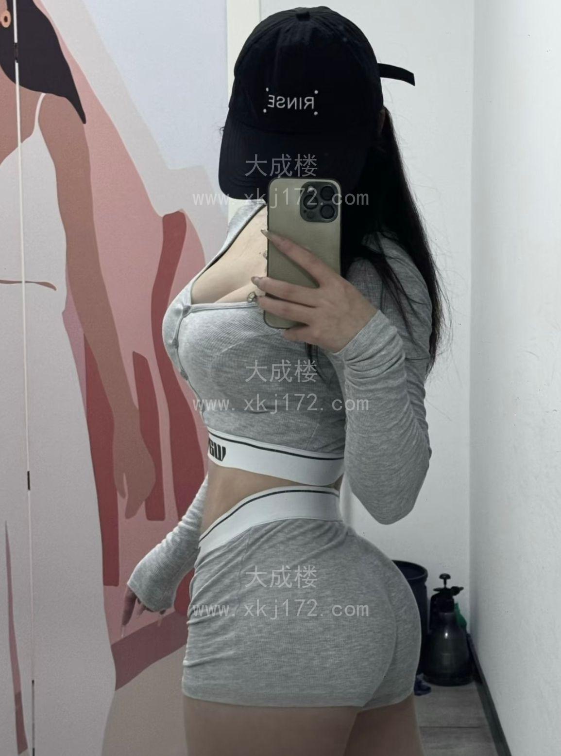 白云钢琴老师小桃子