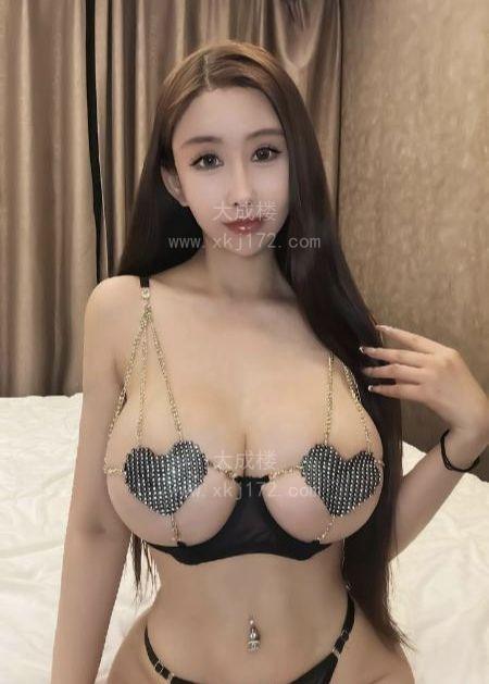 巨乳翘臀网红善朵