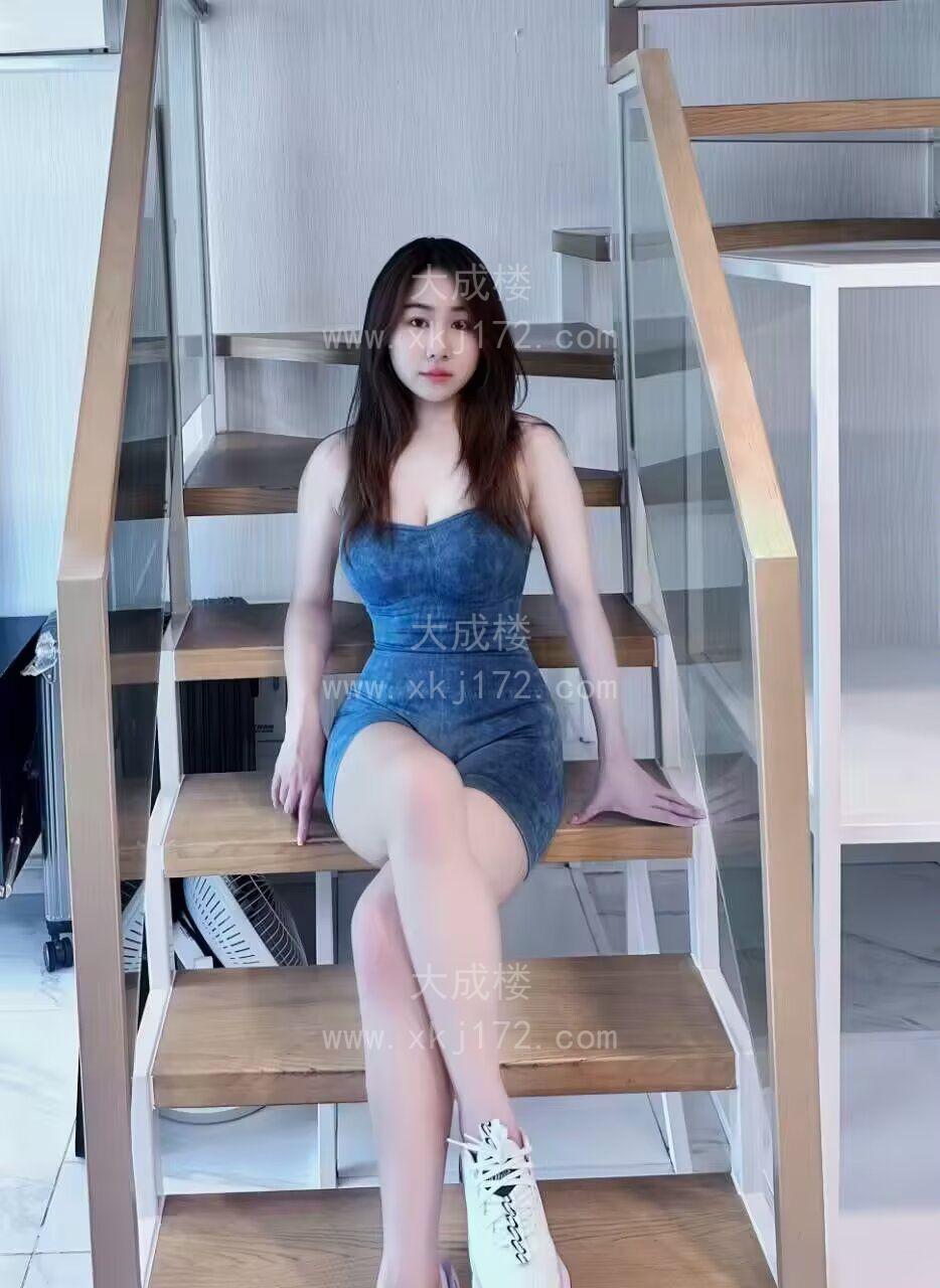 蜜桃臀鑫鑫小妞