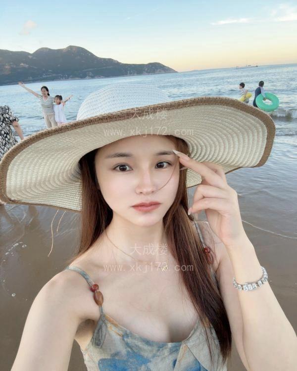 温柔服务好的小美女