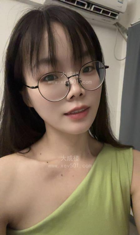 宝安眼镜妹兼职诗诗