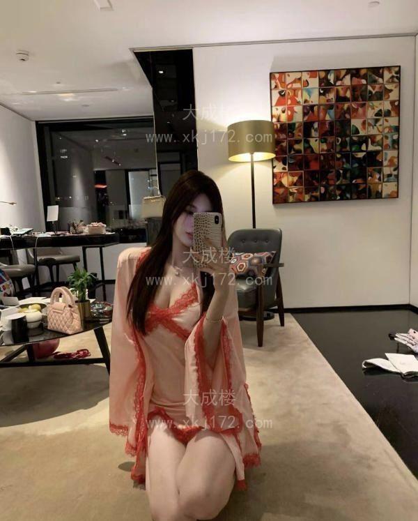 高颜值蜜桃臀思思